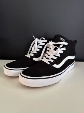 Vans Ward Hi in Black - Women’s 8.5